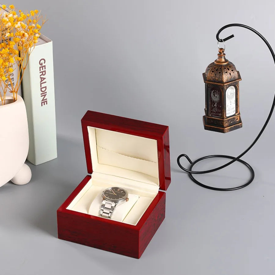 Boîte à montres en bois laquée, format compact